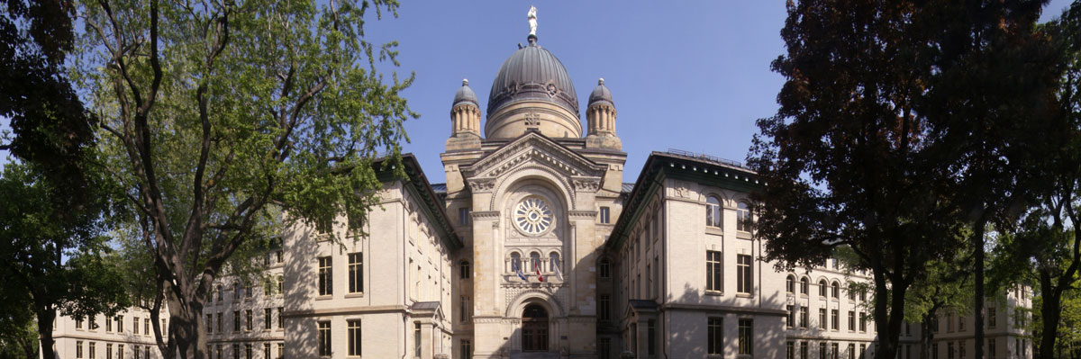 L’entrée du Collège Dawson